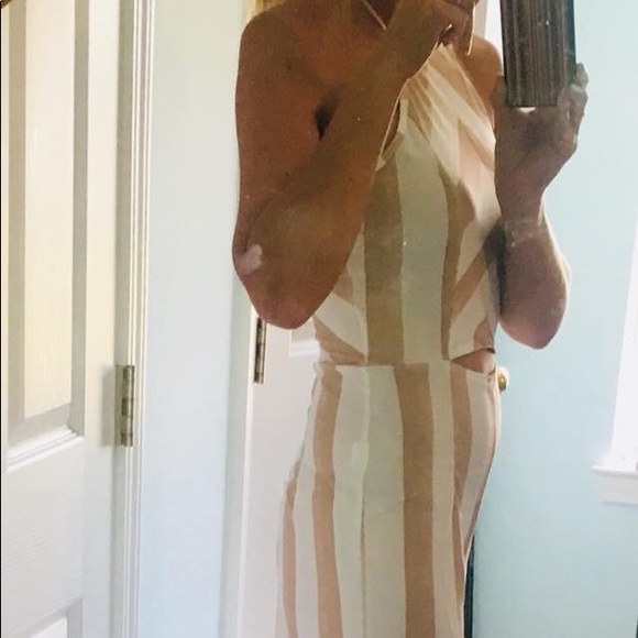 Beige and white striped crop jumpsuit - Picture 2 of 3